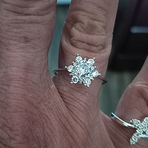 NWOT.  Sterling Silver Diamond Ring/8 - Picture 1 of 7